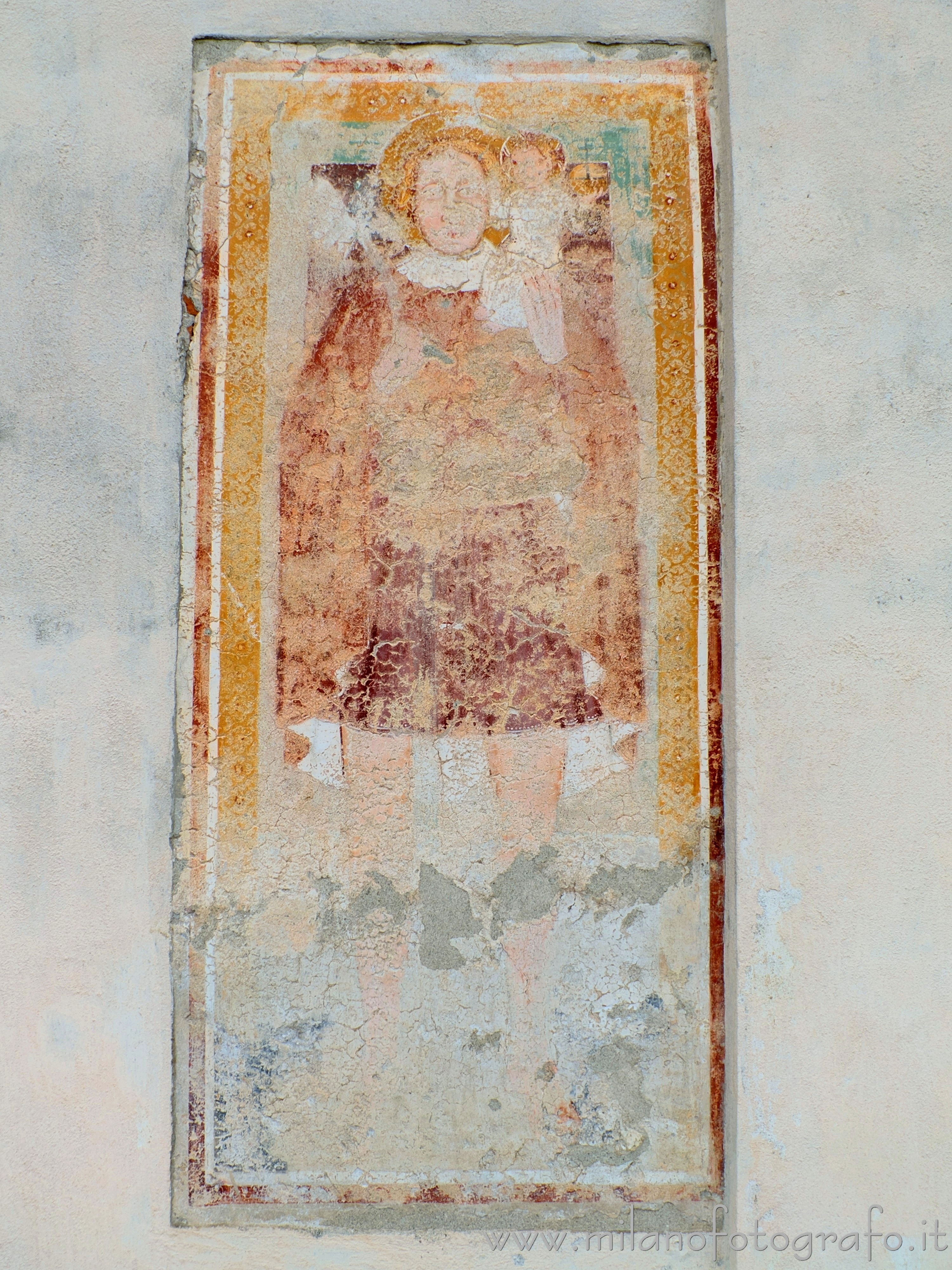 Lenta (Vercelli) - Affresco di San Cristoforo sulla facciata della Madonna del Latte in trono nella Chiesa di Santa Maria dei Campi - Foto a piena risoluzione